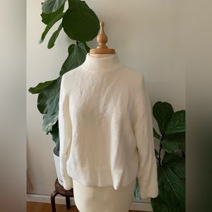 H&M white super soft white sweater jumper Sz small (slightly oversized fit)